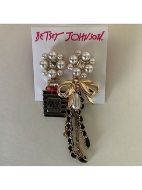 Betsey Johnson Going All Out Mismatch Perfume Pearl Drop Earrings New